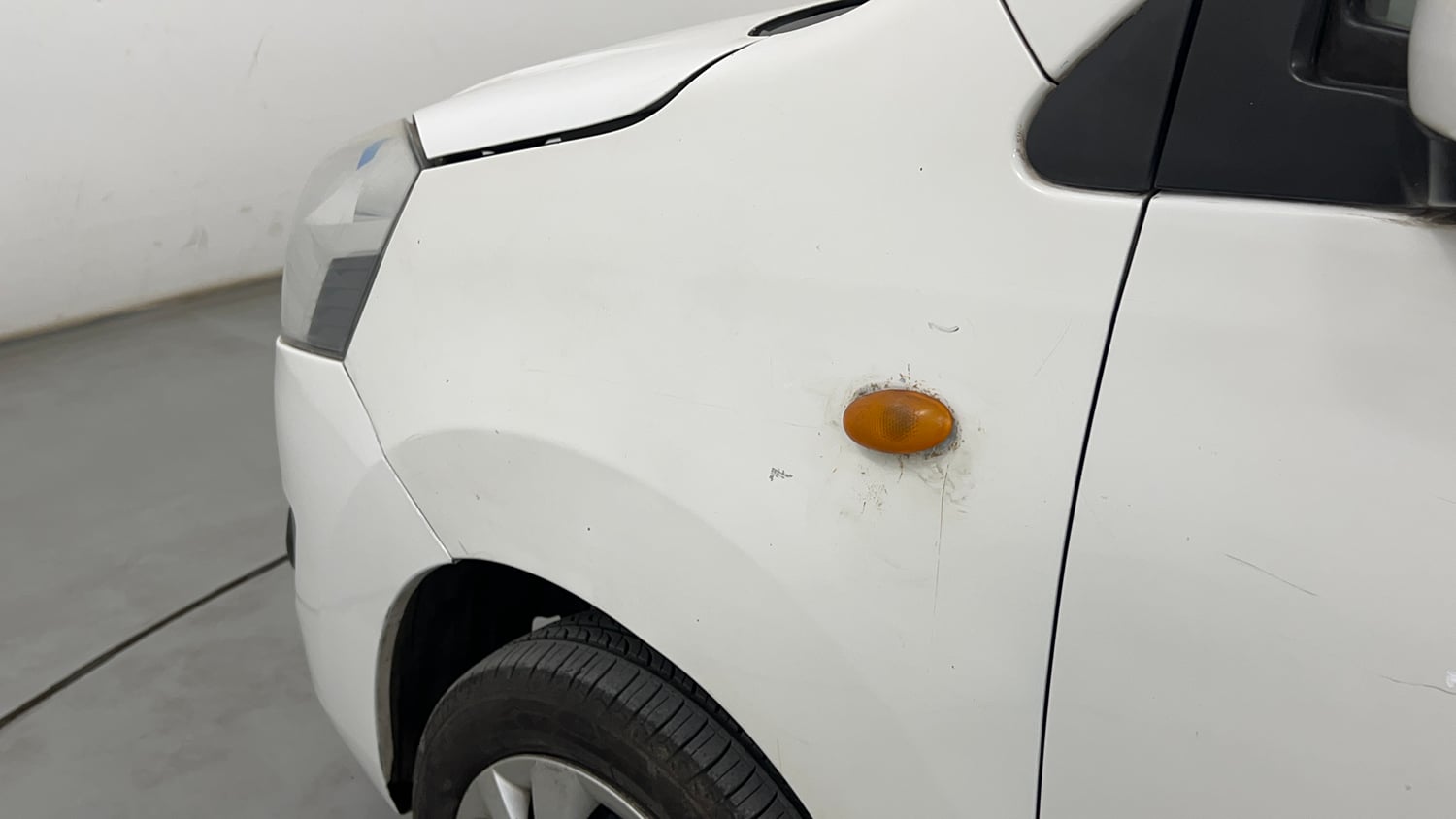 Used 2016 Maruti Suzuki Wagon R 1.0 VXI AMT Petrol Automatic dents MINOR SCRATCH