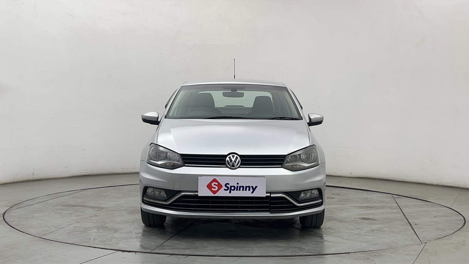 Used 2016 Volkswagen Ameo Highline1.2L (P) Petrol Manual exterior FRONT VIEW