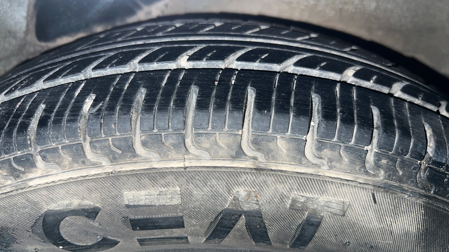 Used 2013 Hyundai i10 Magna 1.1 iRDE2 Petrol Manual tyres LEFT REAR TYRE TREAD VIEW