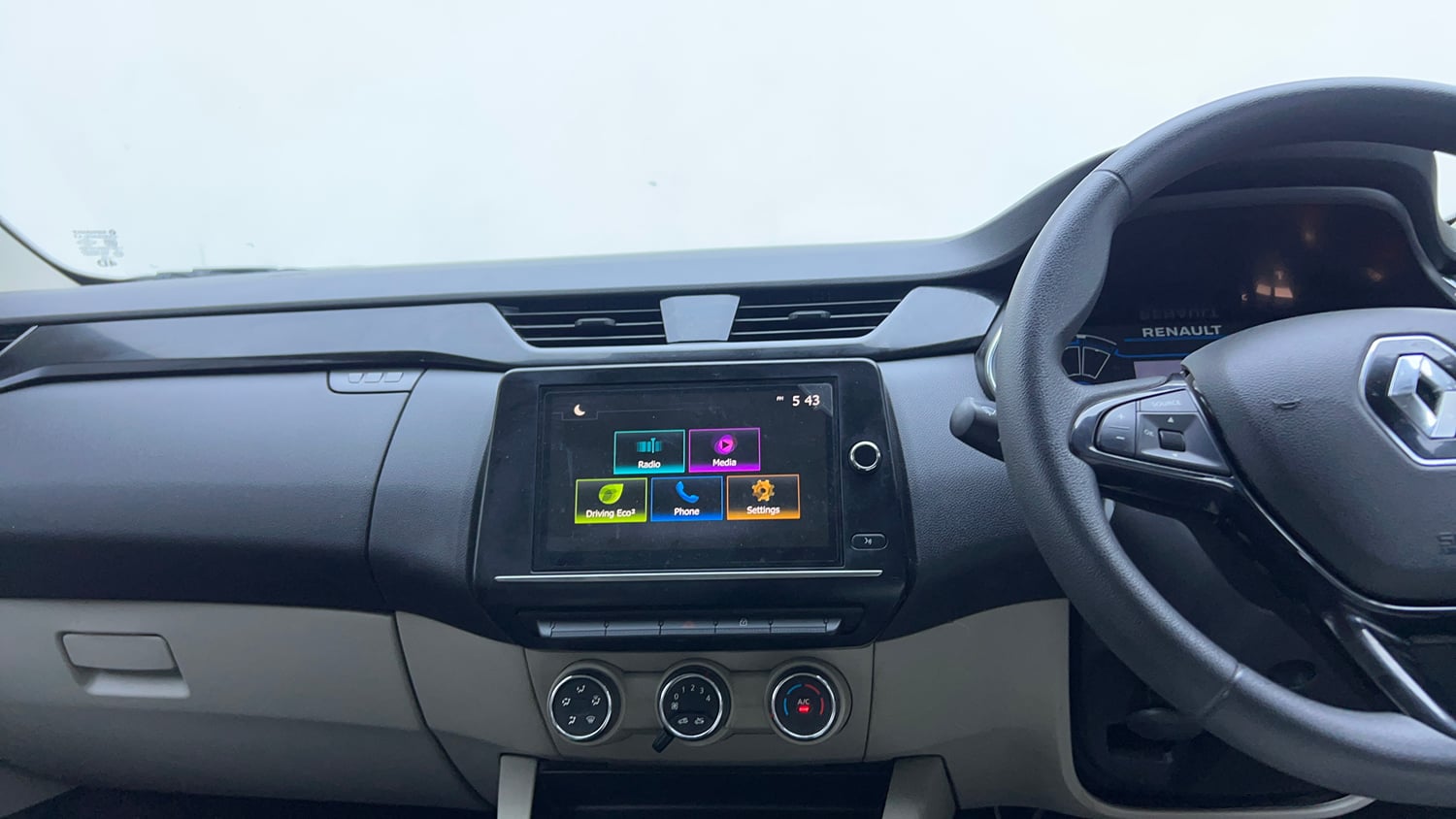 Used 2021 Renault Triber RXT Petrol Manual interior MUSIC SYSTEM & AC CONTROL VIEW