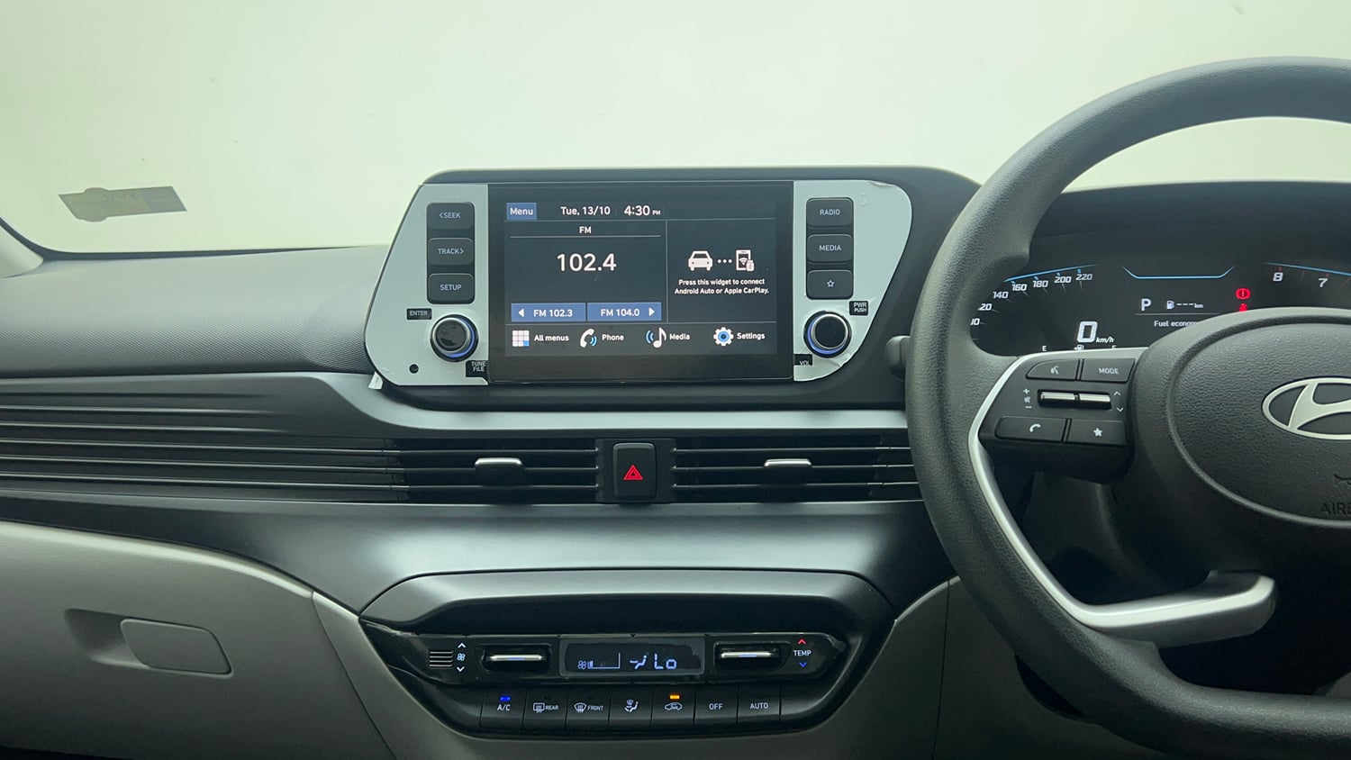 Used 2024 Hyundai i20 Sportz (O) 1.2 IVT Petrol Automatic top_features Integrated (in-dash) music system