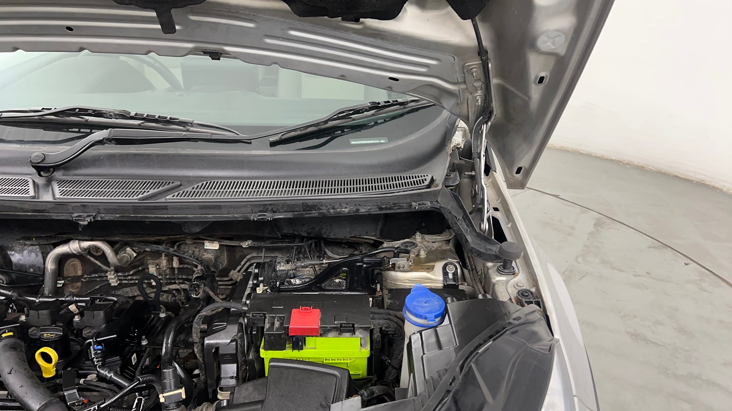 Used 2021 Ford EcoSport Titanium Plus 1.5L Ti-VCT AT Petrol Automatic engine ENGINE LEFT SIDE HINGE & APRON VIEW