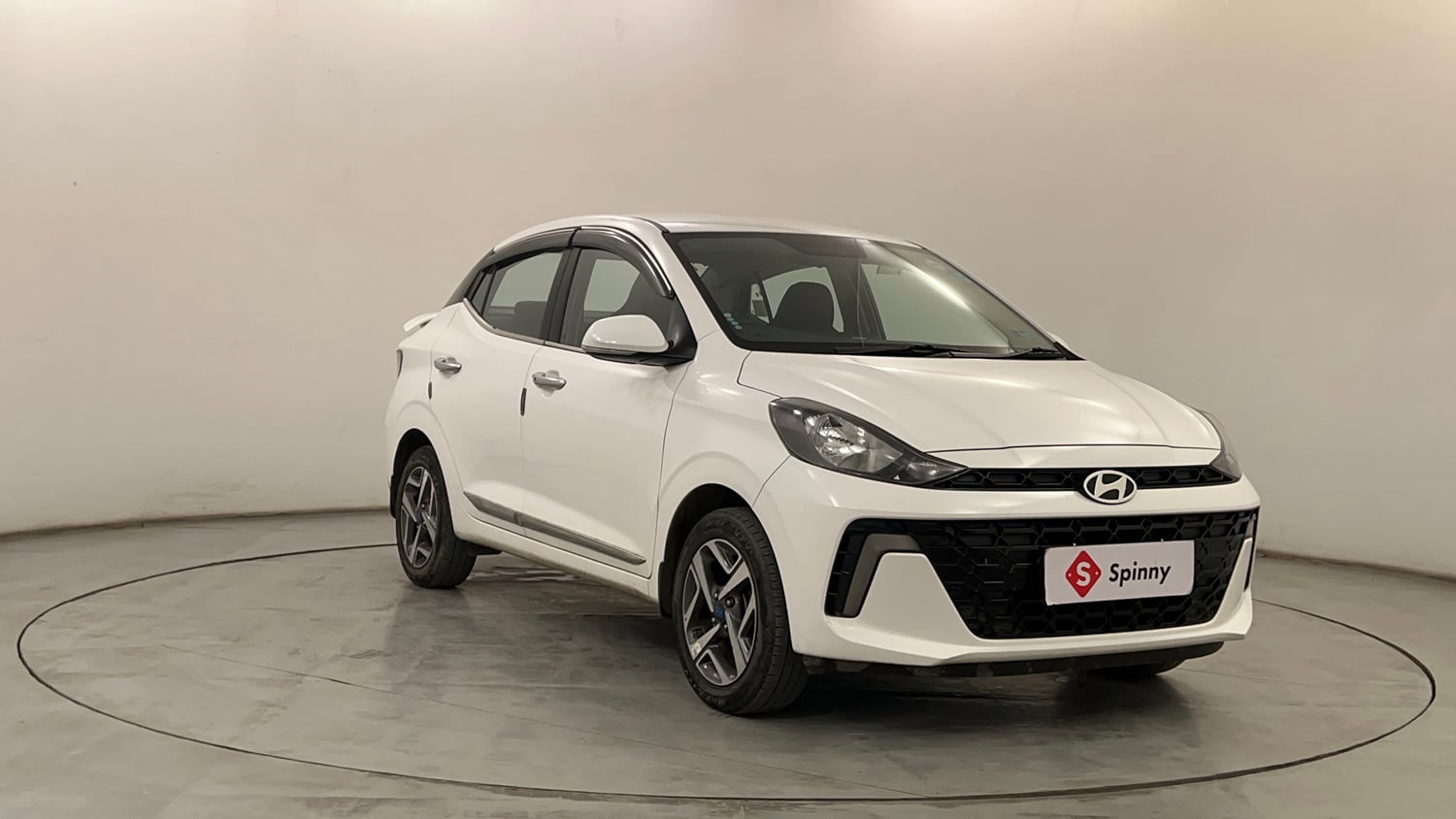 Used 2023 Hyundai Aura SX 1.2 CNG Cng Manual exterior RIGHT FRONT CORNER VIEW