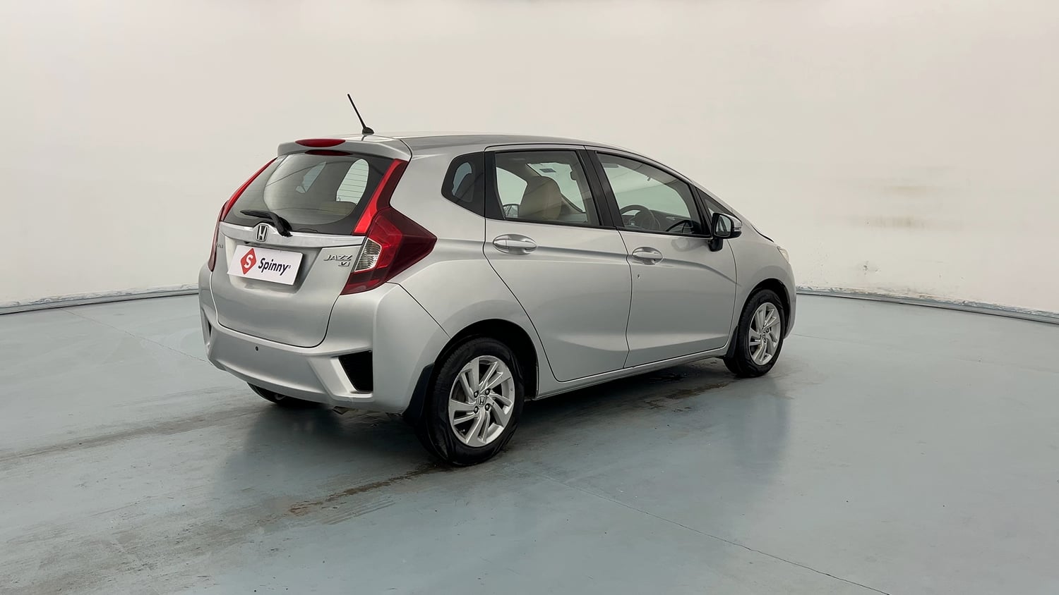 Used 2016 Honda Jazz V Petrol Petrol Manual exterior RIGHT REAR CORNER VIEW