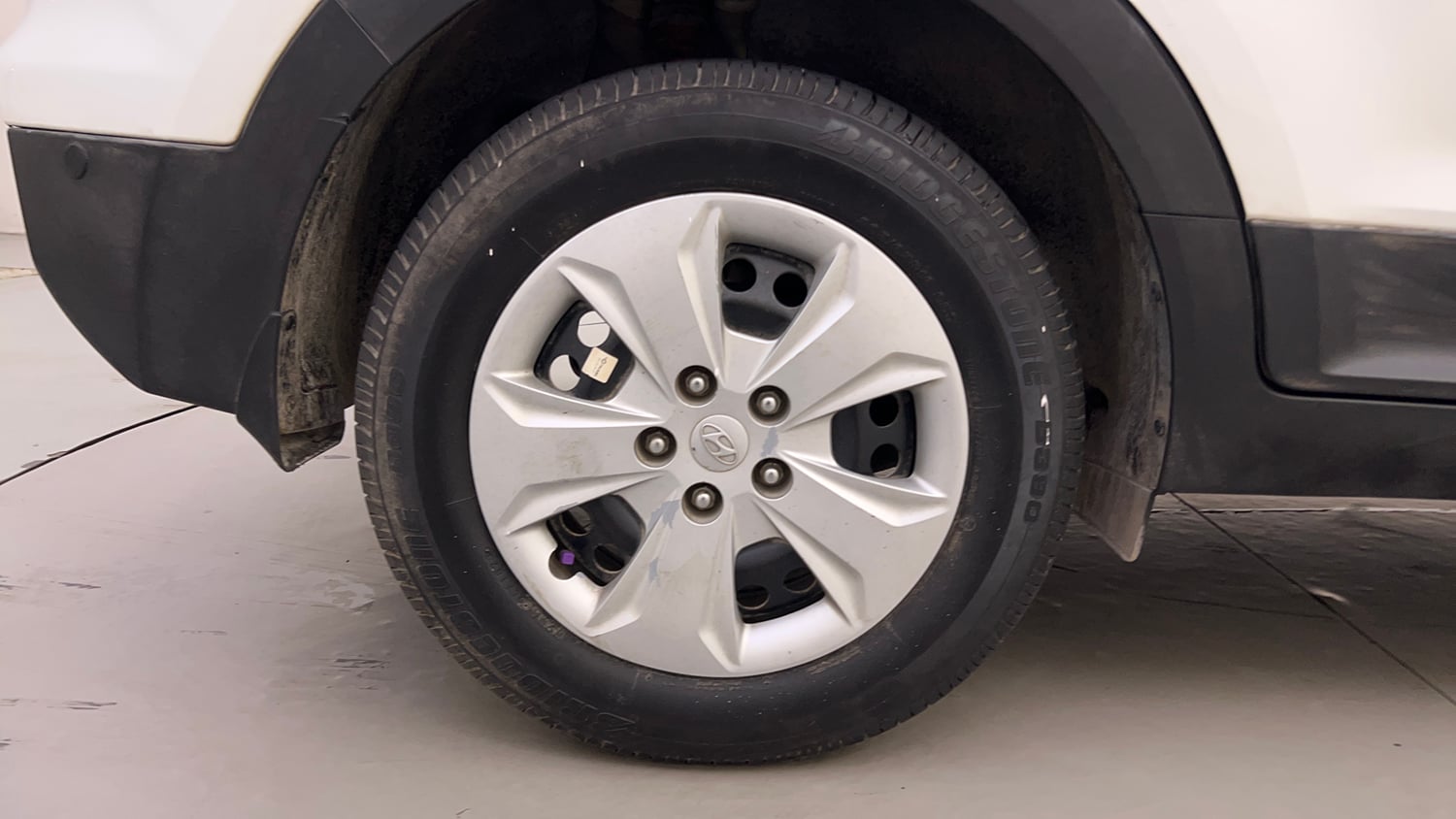 Used 2016 Hyundai Creta 1.6 Base Petrol Petrol Manual tyres RIGHT REAR TYRE RIM VIEW