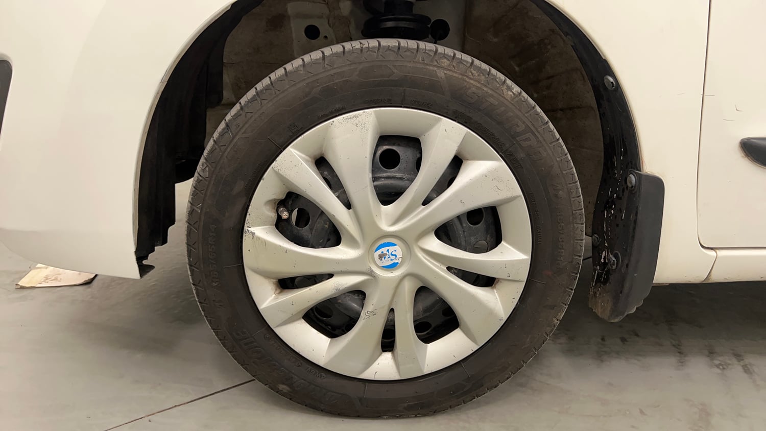 Used 2016 Maruti Suzuki Wagon R 1.0 VXI AMT Petrol Automatic tyres LEFT FRONT TYRE RIM VIEW