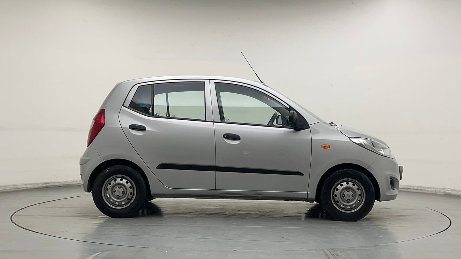 Used 2013 Hyundai i10 Magna 1.1 iRDE2 Petrol Manual exterior RIGHT SIDE VIEW