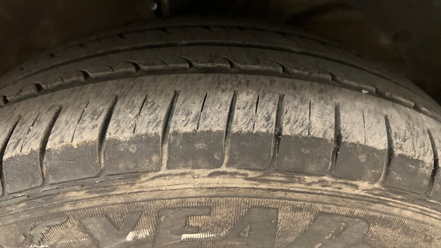 Used 2017 Maruti Suzuki Dzire ZXi AMT Petrol Automatic tyres RIGHT FRONT TYRE TREAD VIEW