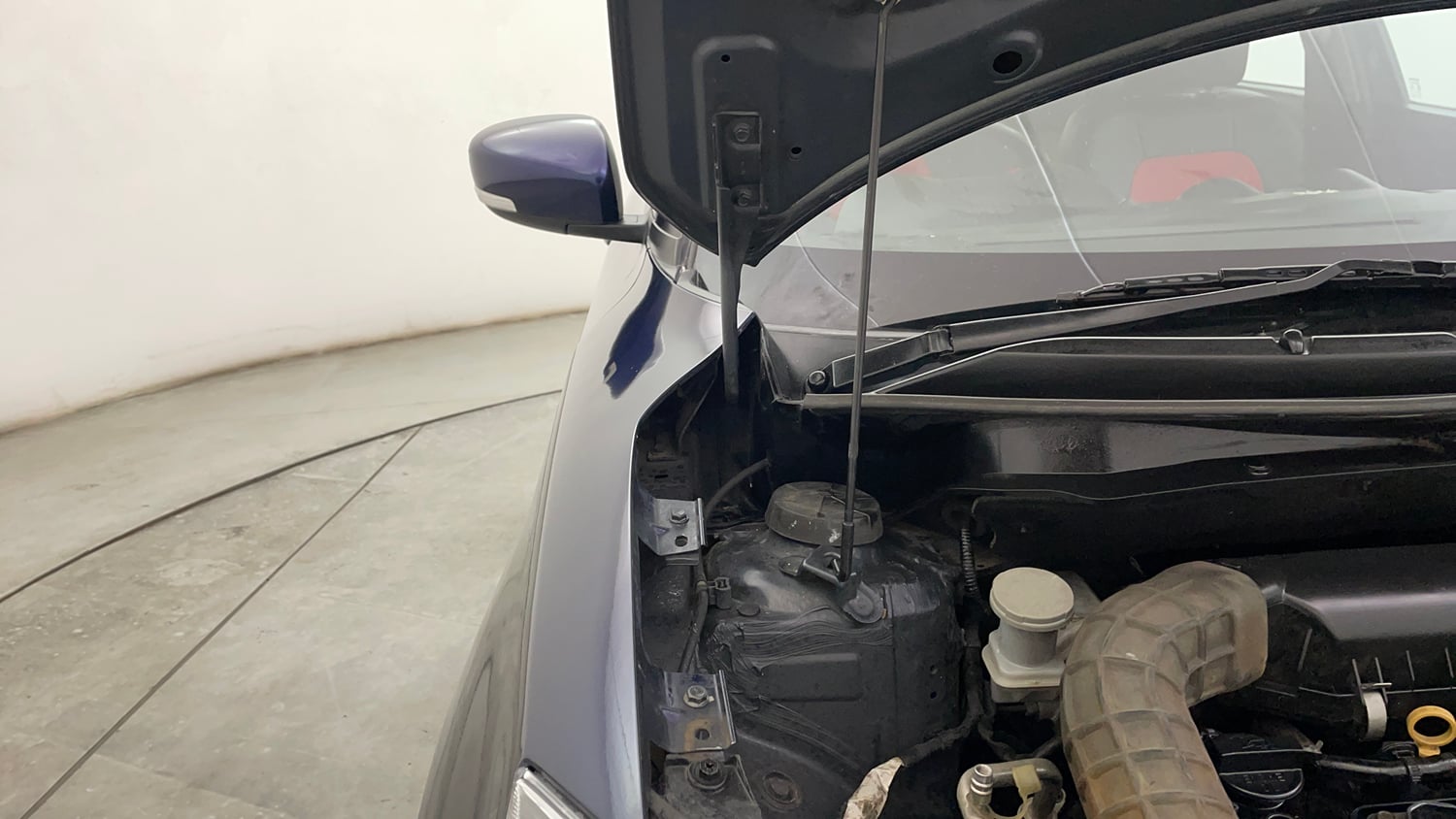 Used 2018 Maruti Suzuki Swift ZXi Plus Petrol Manual engine ENGINE RIGHT SIDE HINGE & APRON VIEW