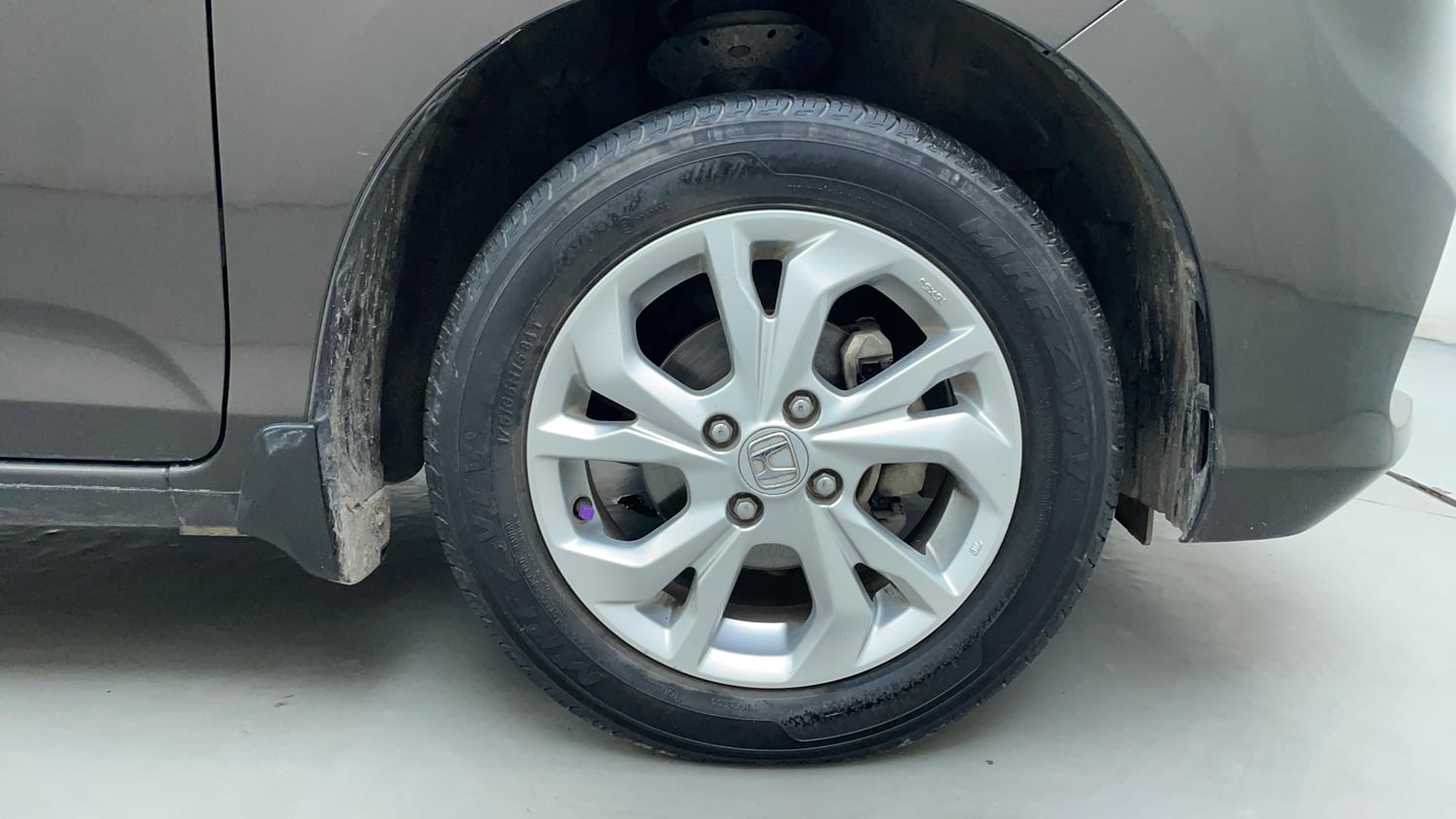 Used 2020 Honda Amaze 1.2 V MT Petrol Petrol Manual tyres RIGHT FRONT TYRE RIM VIEW