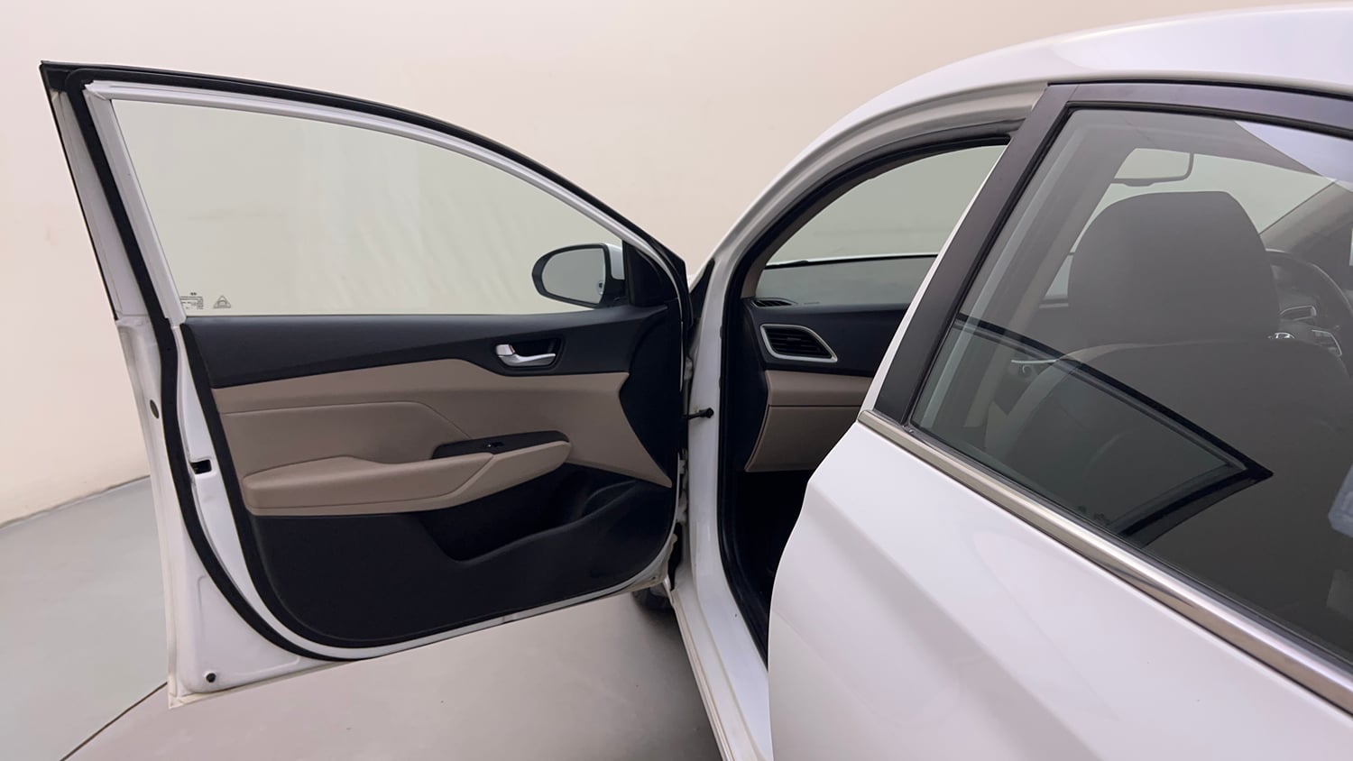 Used 2019 Hyundai Verna SX (O) 1.6 VTVT AT Petrol Automatic interior LEFT FRONT DOOR OPEN VIEW