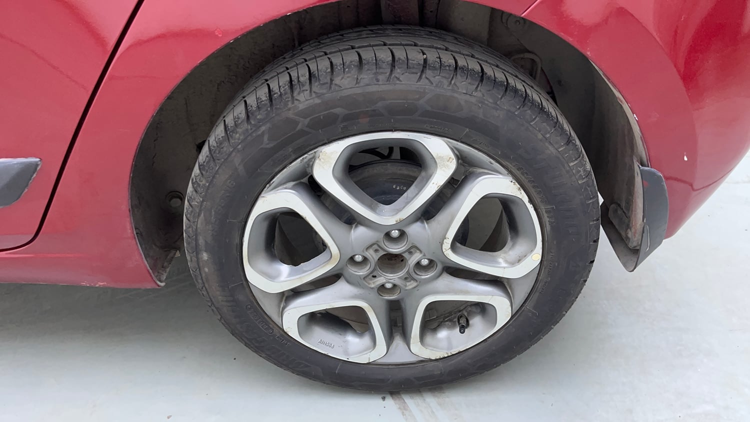 Used 2019 Hyundai Elite i20 Asta 1.2 (O) CVT Petrol Automatic tyres LEFT REAR TYRE RIM VIEW