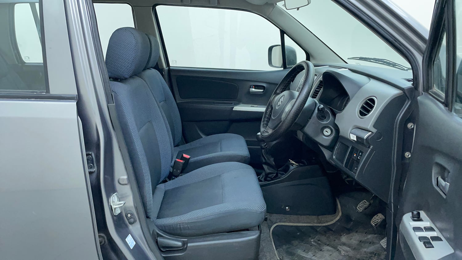 Used 2012 Maruti Suzuki Wagon R 1.0 VXi Petrol Manual interior RIGHT SIDE FRONT DOOR CABIN VIEW