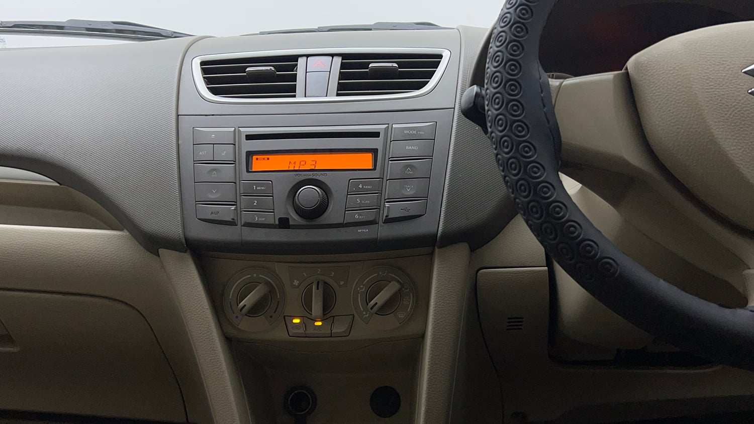 Used 2013 Maruti Suzuki Ertiga Vxi Petrol Manual interior MUSIC SYSTEM & AC CONTROL VIEW