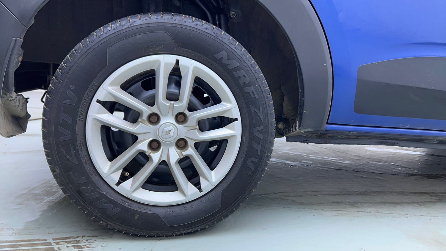 Used 2021 Renault Triber RXT Petrol Manual tyres RIGHT REAR TYRE RIM VIEW