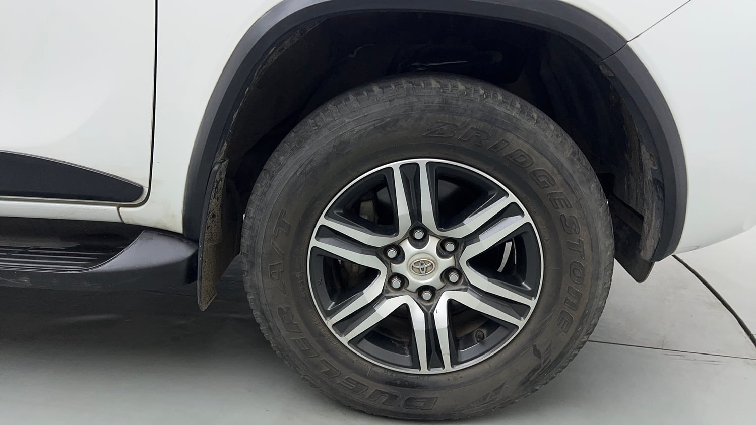 Used 2024 Toyota Fortuner 4X2 AT 2.7 Petrol Petrol Automatic tyres RIGHT FRONT TYRE RIM VIEW