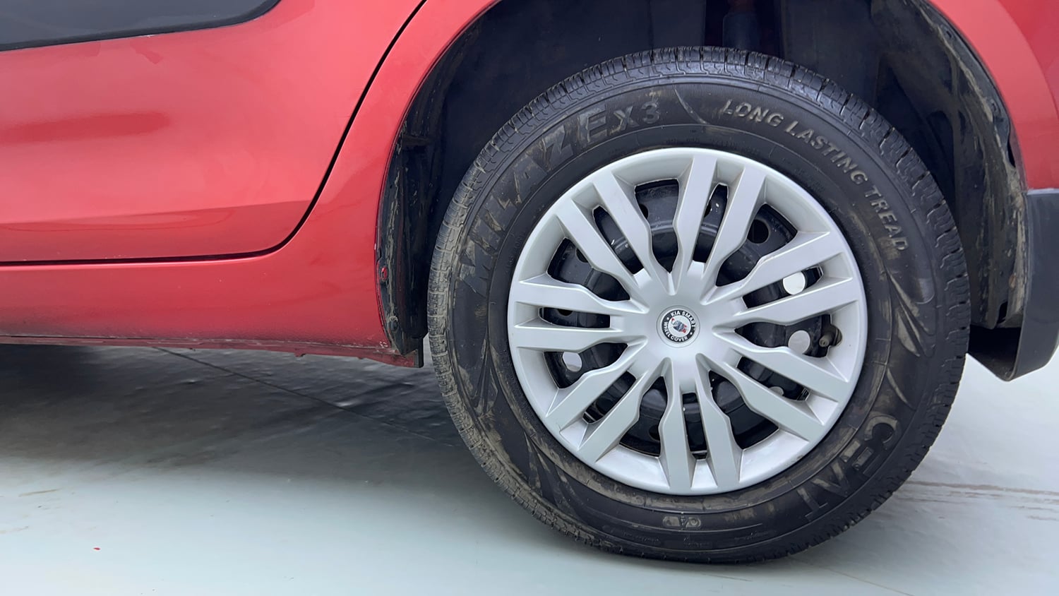Used 2012 Maruti Suzuki Swift VXi Petrol Manual tyres LEFT REAR TYRE RIM VIEW