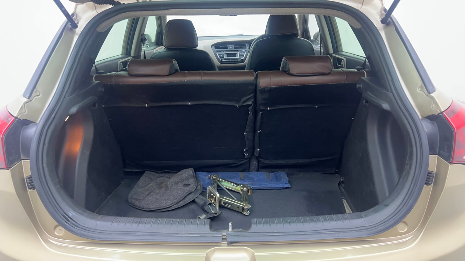 Used 2015 Hyundai Elite i20 Asta 1.2 Petrol Manual interior DICKY INSIDE VIEW