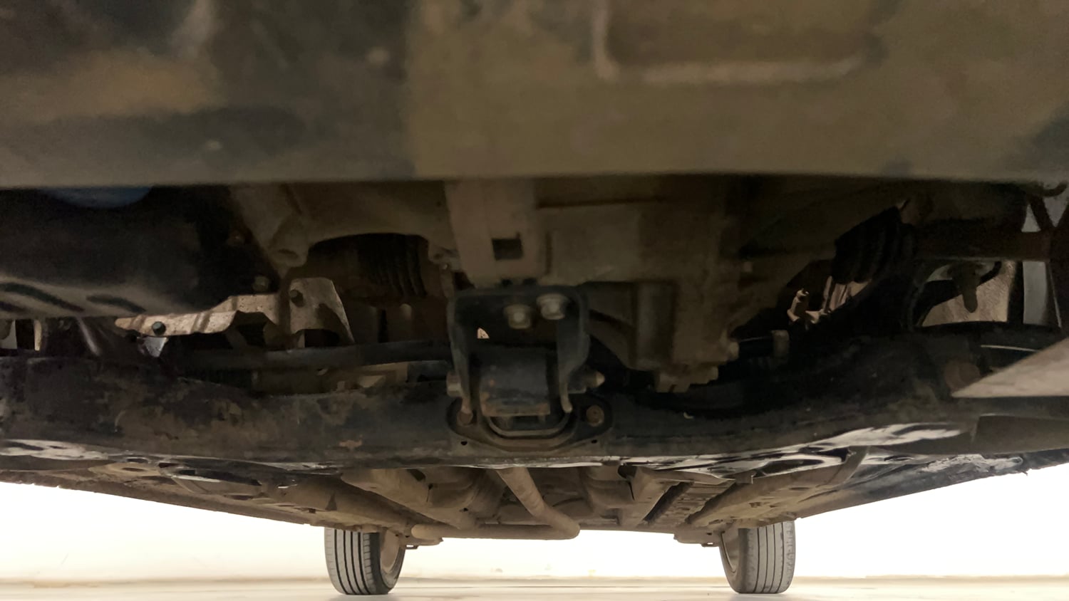 Used 2017 Hyundai Elite i20 Asta 1.2 Dual Tone Petrol Manual extra FRONT LEFT UNDERBODY VIEW