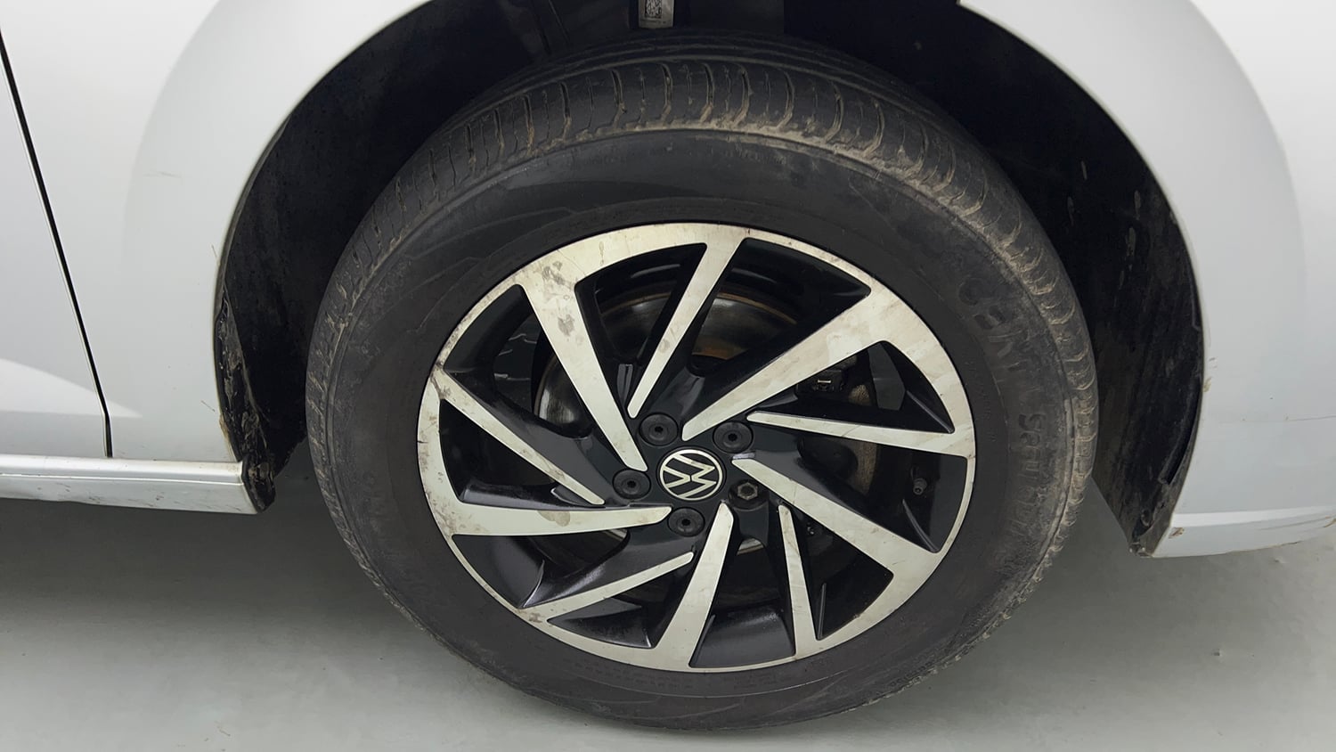 Used 2025 Volkswagen Virtus Topline 1.0 TSI AT Petrol Automatic tyres RIGHT FRONT TYRE RIM VIEW