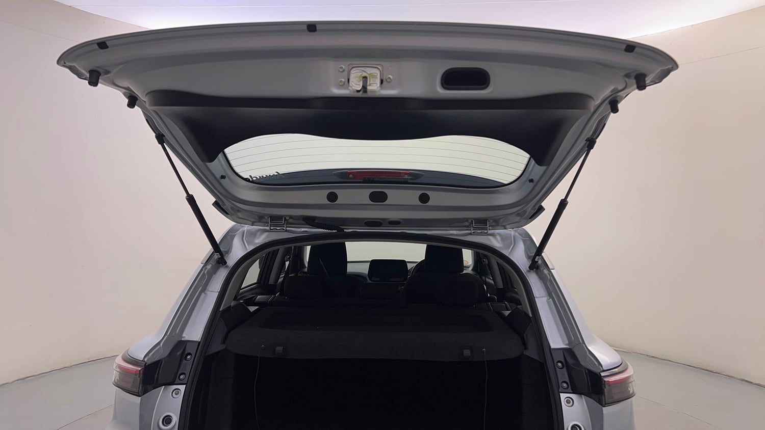 Used 2025 Maruti Suzuki Grand Vitara Delta Smart Hybrid Petrol Manual interior DICKY DOOR OPEN VIEW