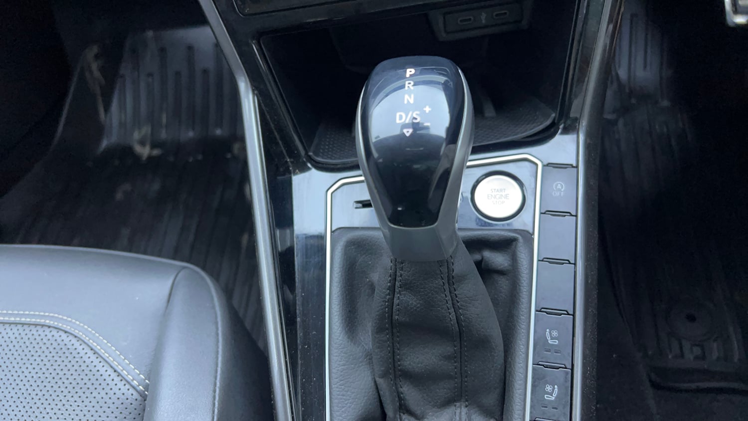 Used 2023 Volkswagen Virtus GT Plus 1.5 TSI EVO DSG Petrol Automatic interior GEAR  KNOB VIEW