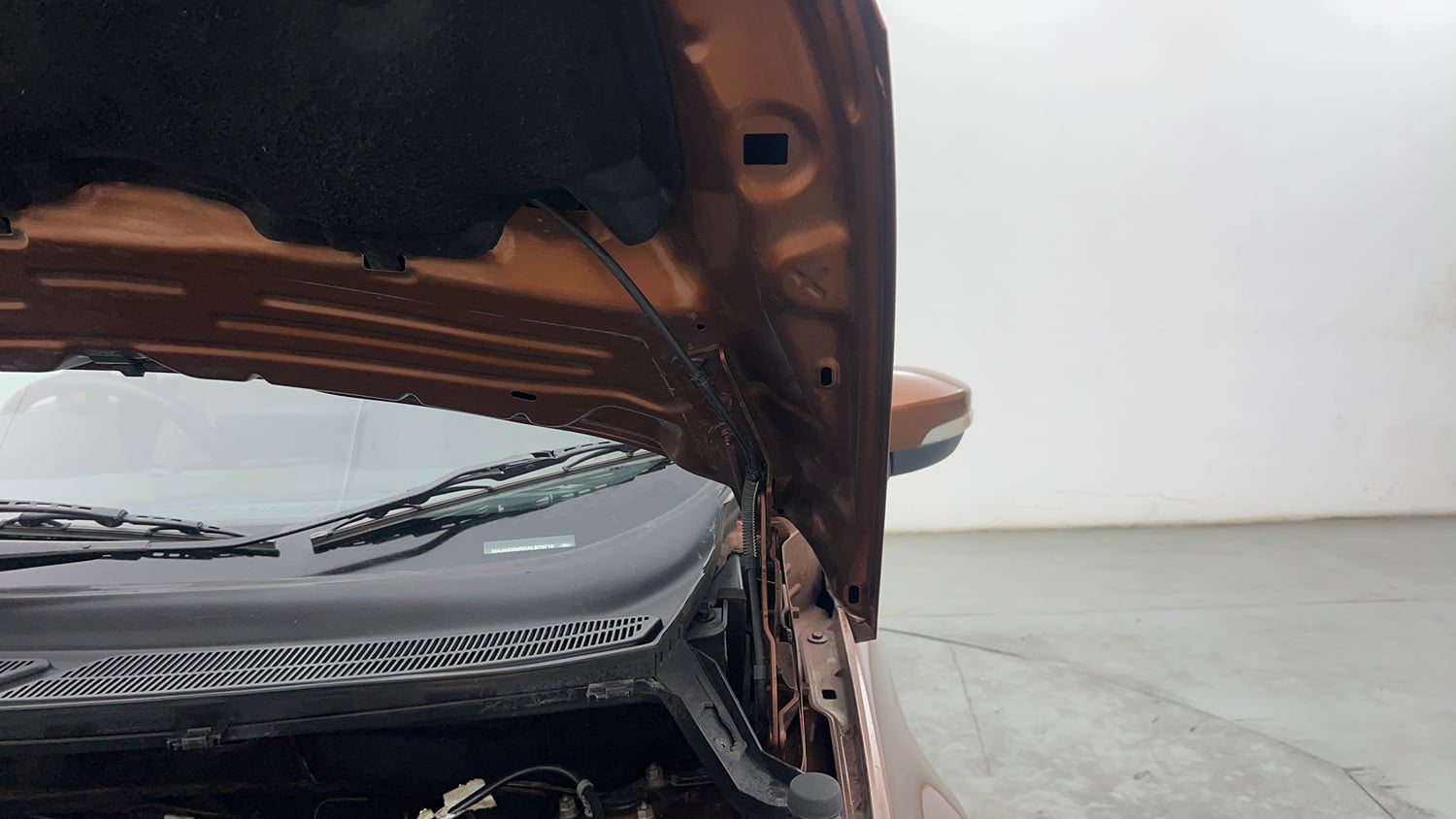 Used 2020 Ford EcoSport Titanium 1.5L Ti-VCT Petrol Manual engine ENGINE LEFT SIDE HINGE & APRON VIEW