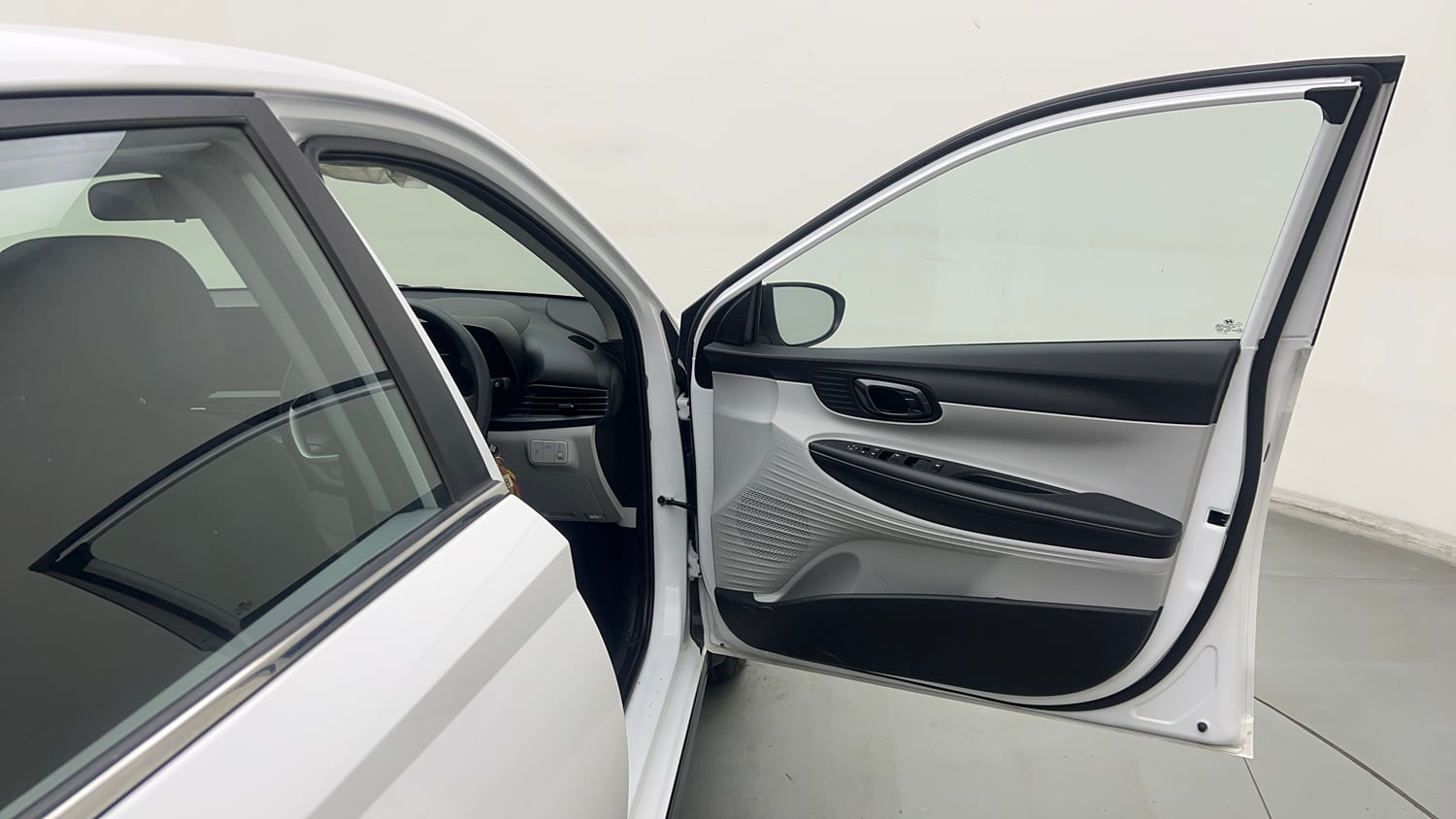 Used 2024 Hyundai i20 Sportz (O) 1.2 IVT Petrol Automatic interior RIGHT FRONT DOOR OPEN VIEW
