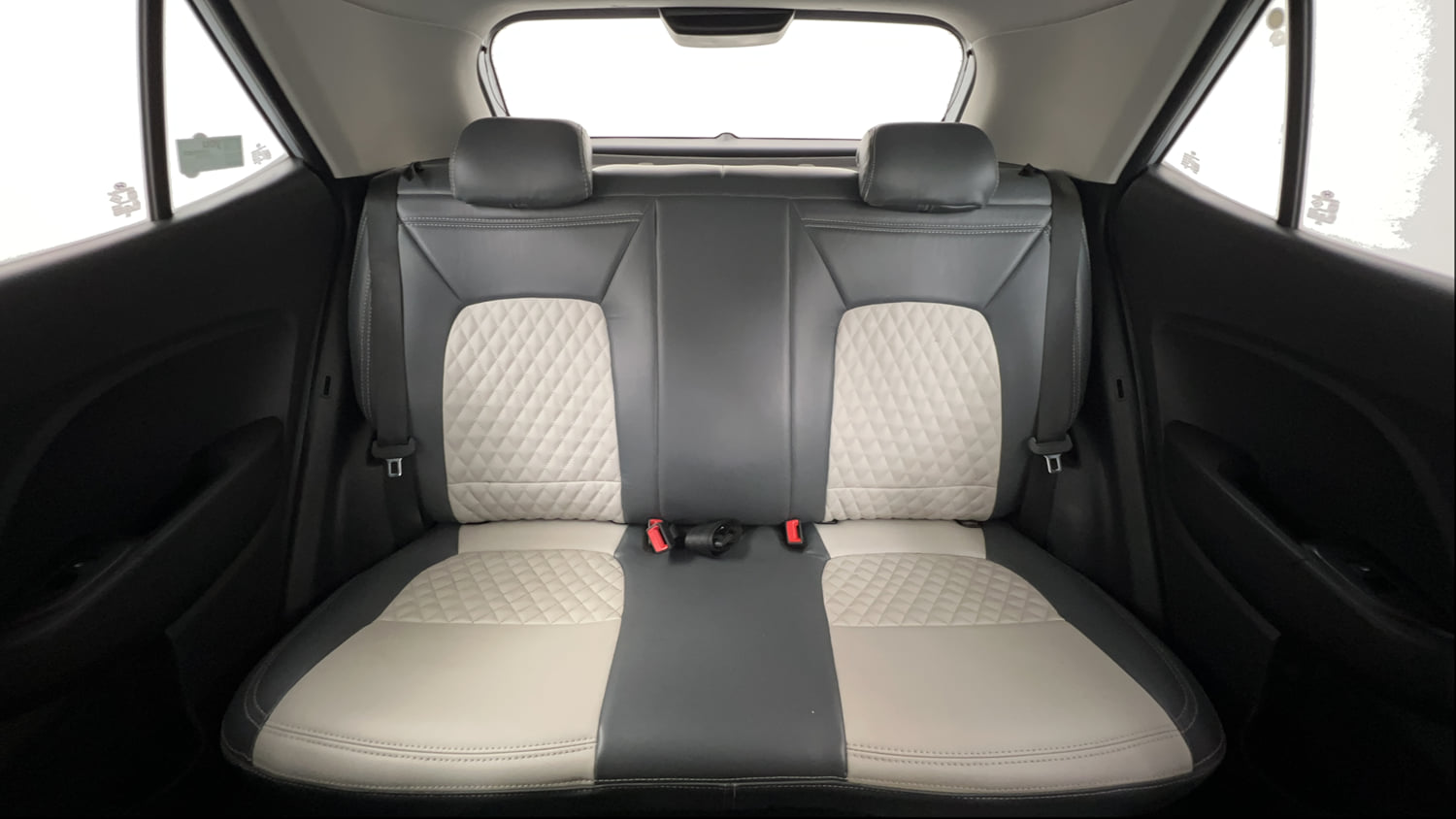 Used 2021 Hyundai Venue SX Plus 1.0 Turbo DCT Petrol Automatic interior REAR SEAT CONDITION VIEW