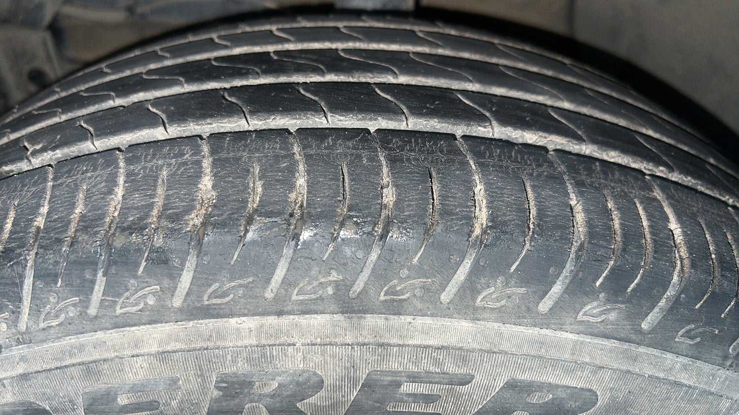 Used 2023 Maruti Suzuki Brezza ZXi Plus AT Petrol Automatic tyres LEFT FRONT TYRE TREAD VIEW
