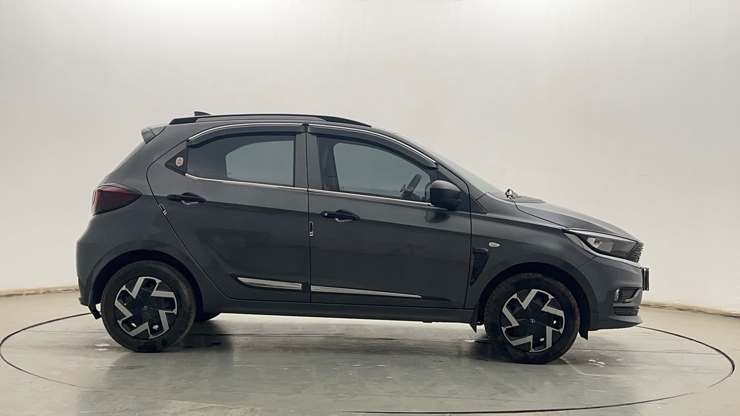Used 2025 Tata Tiago XM Petrol Manual exterior RIGHT SIDE VIEW