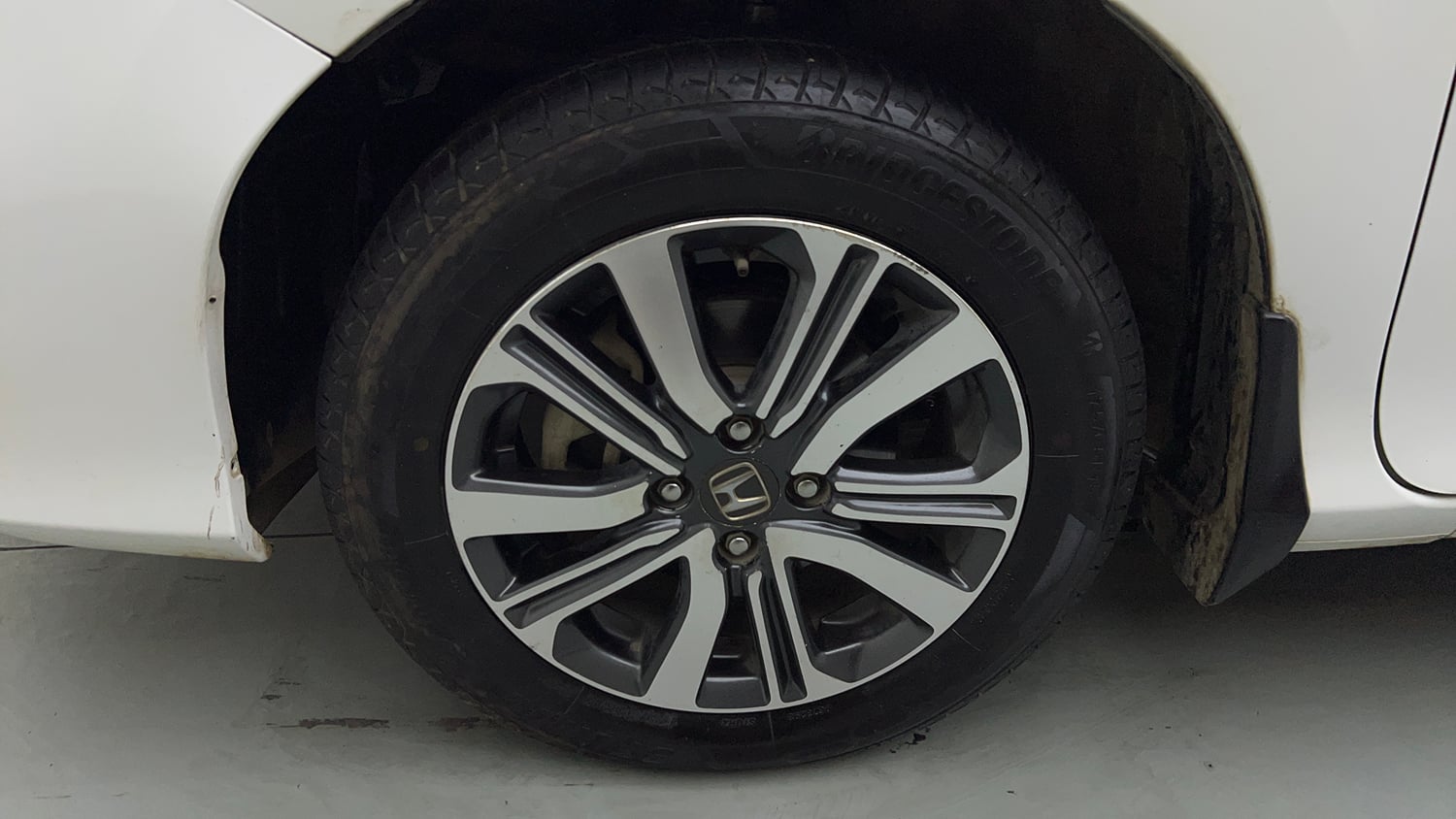 Used 2022 Honda City 4th Generation V Petrol Petrol Manual tyres LEFT FRONT TYRE RIM VIEW