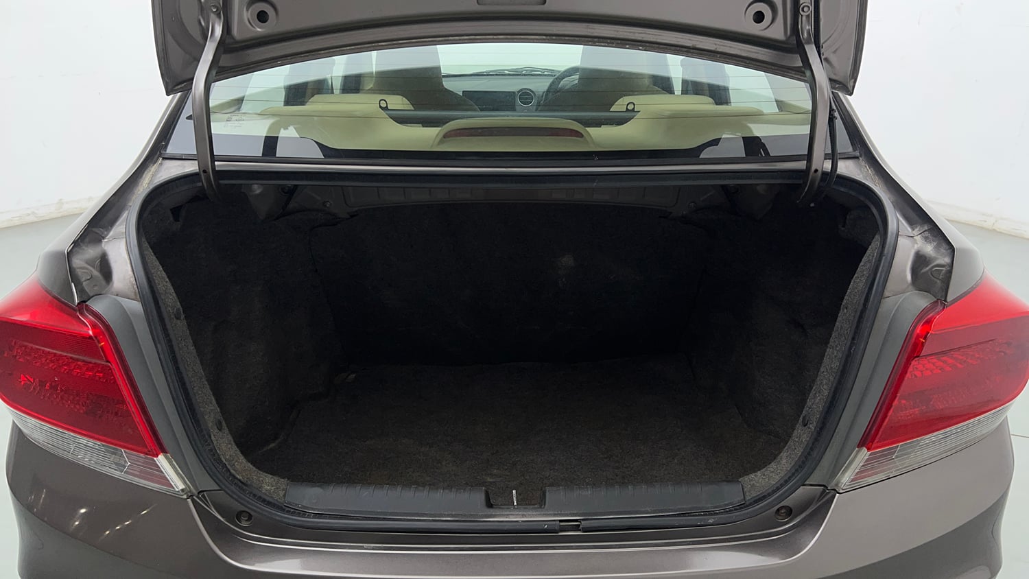 Used 2014 Honda Amaze 1.2 VX AT i-VTEC Petrol Automatic interior DICKY INSIDE VIEW