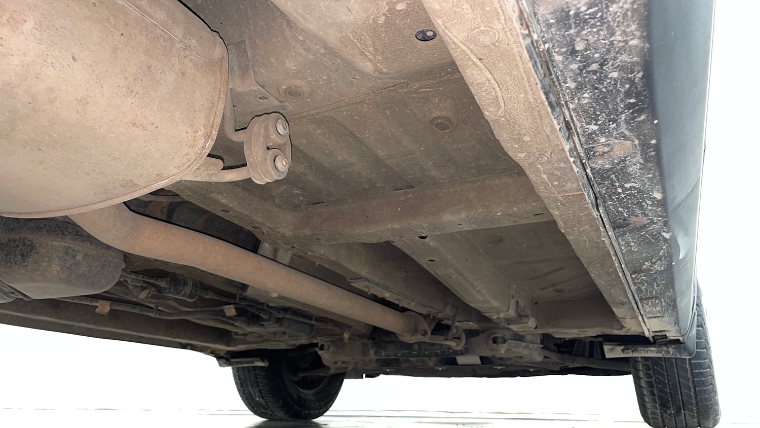 Used 2022 Mahindra XUV700 AX 3 Petrol MT 5 STR Petrol Manual extra REAR RIGHT UNDERBODY VIEW