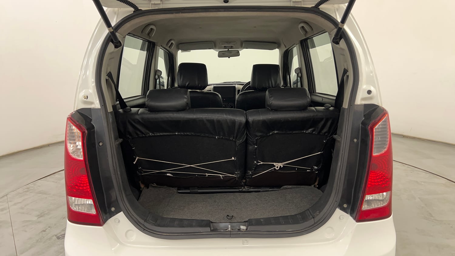 Used 2016 Maruti Suzuki Wagon R 1.0 VXI AMT Petrol Automatic interior DICKY INSIDE VIEW