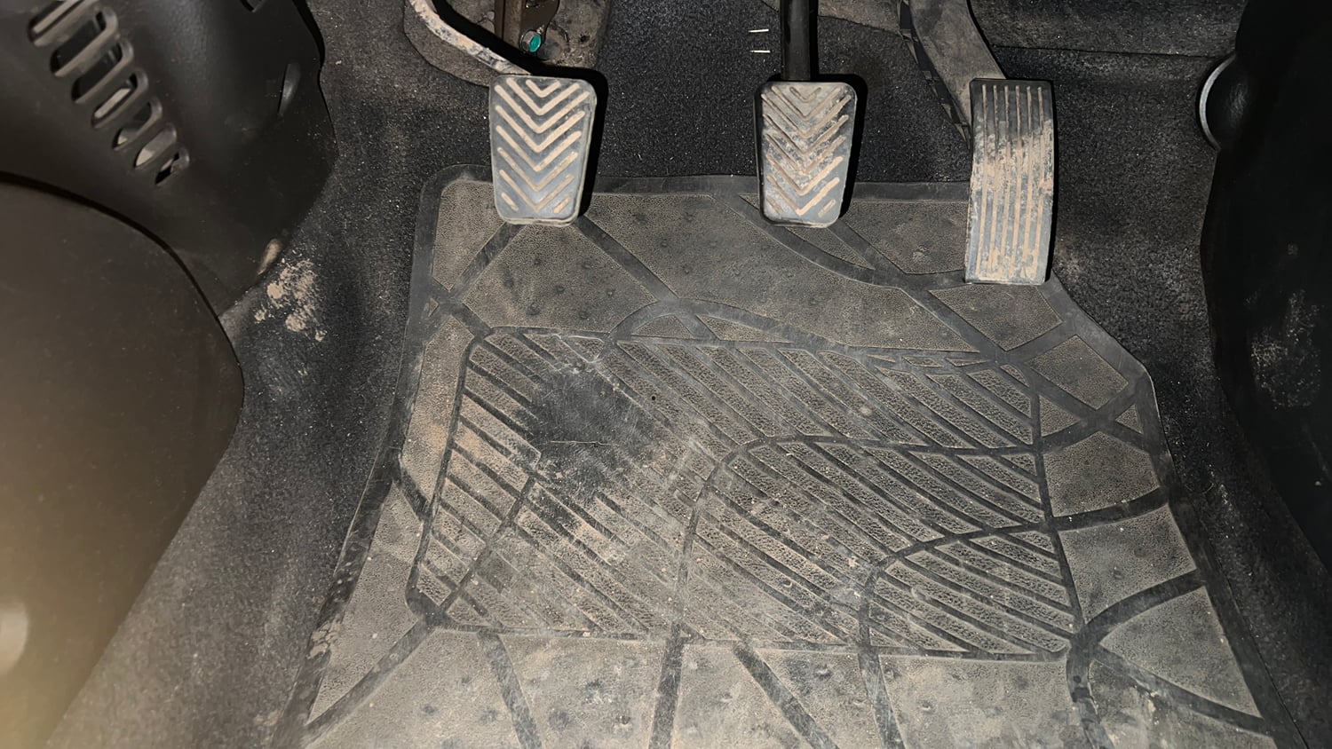 Used 2015 Hyundai Eon Magna O Petrol Manual interior PEDALS VIEW