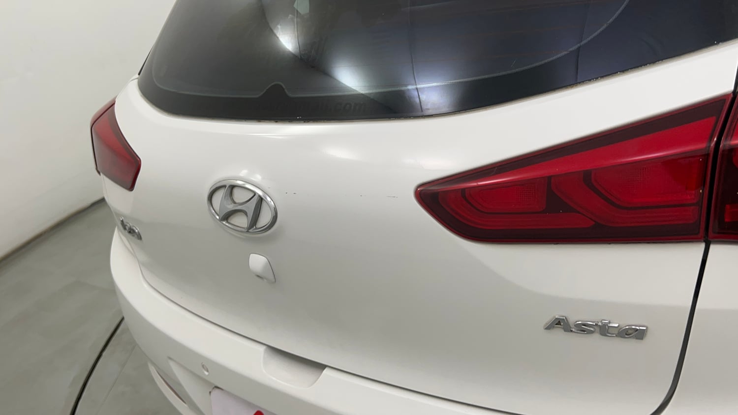 Used 2017 Hyundai Elite i20 Asta 1.2 Dual Tone Petrol Manual dents MINOR SCRATCH