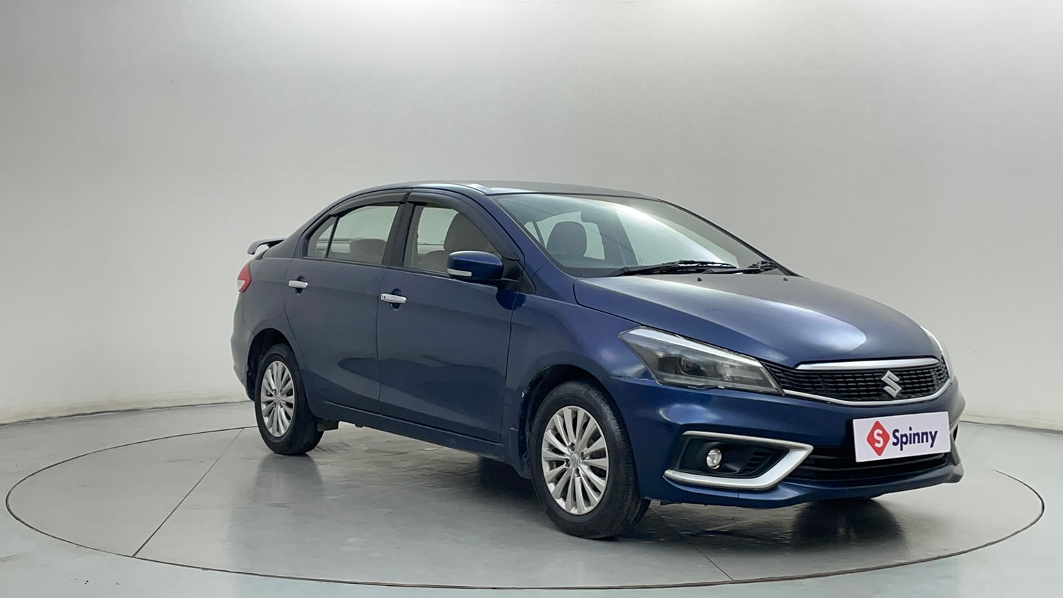 Used 2018 Maruti Suzuki Ciaz Zeta Hybrid 1.5 AT Petrol Automatic exterior RIGHT FRONT CORNER VIEW