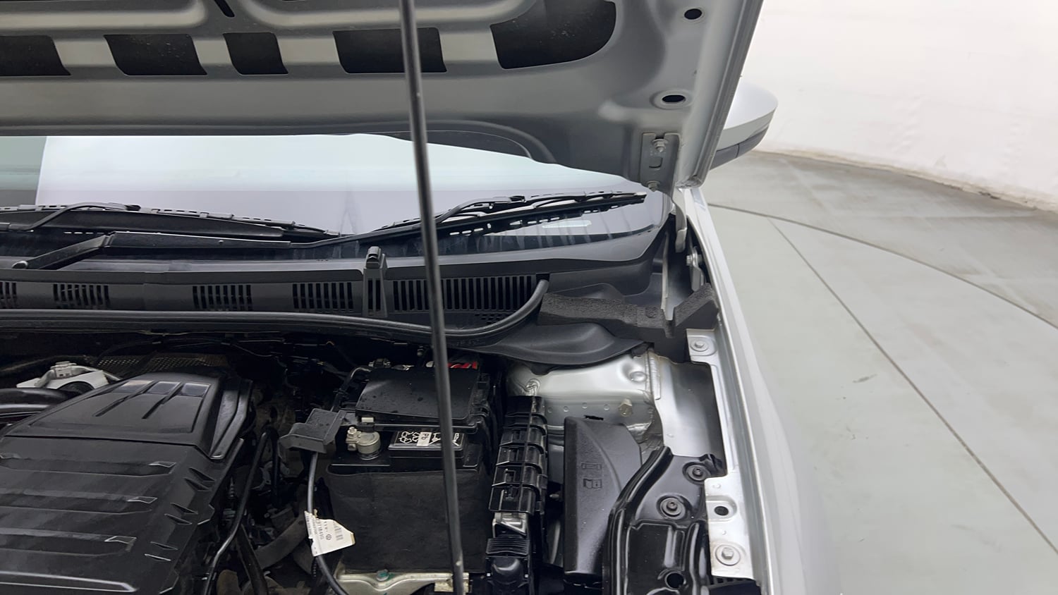 Used 2025 Volkswagen Virtus Topline 1.0 TSI AT Petrol Automatic engine ENGINE LEFT SIDE HINGE & APRON VIEW