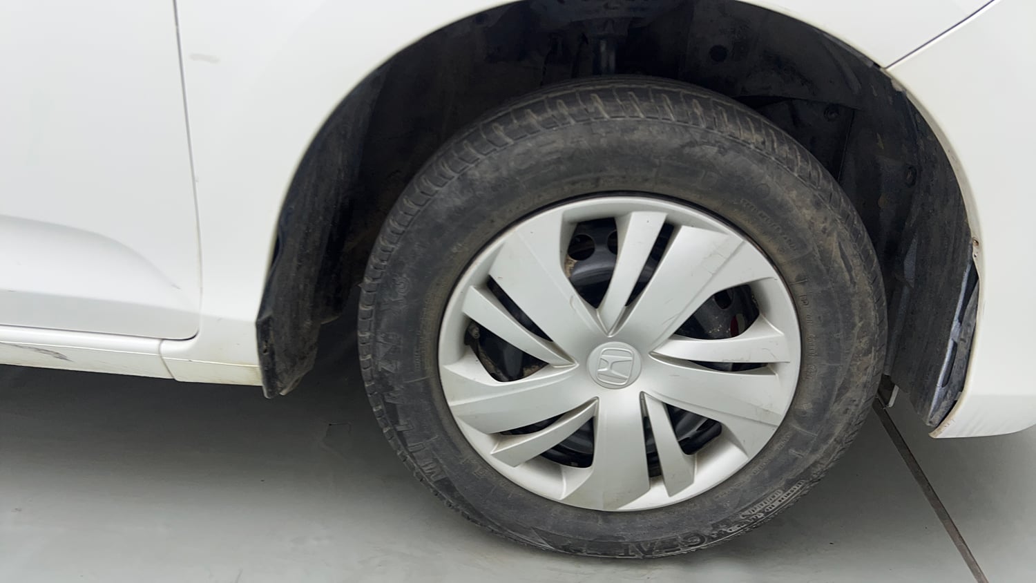 Used 2019 Honda Amaze 1.2 S CVT Petrol Petrol Automatic tyres RIGHT FRONT TYRE RIM VIEW