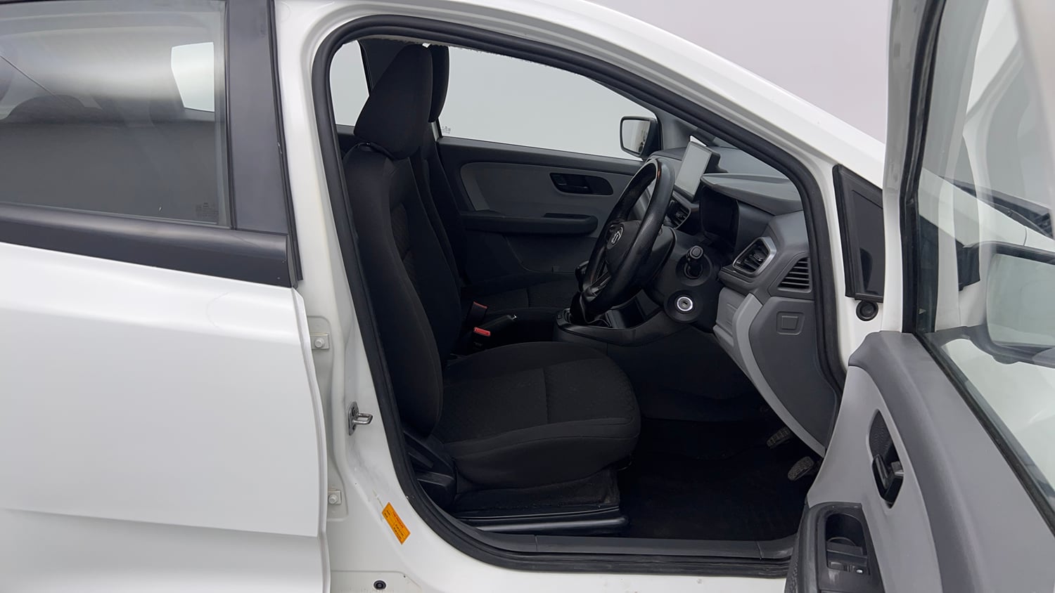Used 2021 Tata Altroz XE Petrol Petrol Manual interior RIGHT SIDE FRONT DOOR CABIN VIEW