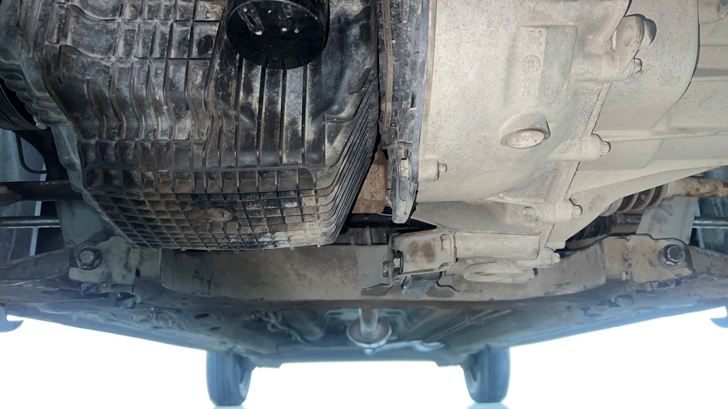 Used 2023 Renault Kwid RXT 1.0 Petrol Manual extra FRONT LEFT UNDERBODY VIEW