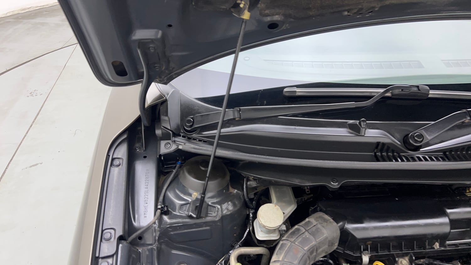 Used 2020 Maruti Suzuki Baleno Alpha Petrol Manual engine ENGINE RIGHT SIDE HINGE & APRON VIEW