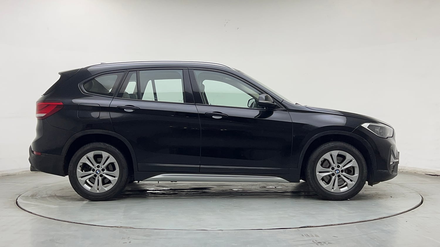 Used 2021 BMW X1 sDrive20i xLine Petrol Automatic exterior RIGHT SIDE VIEW