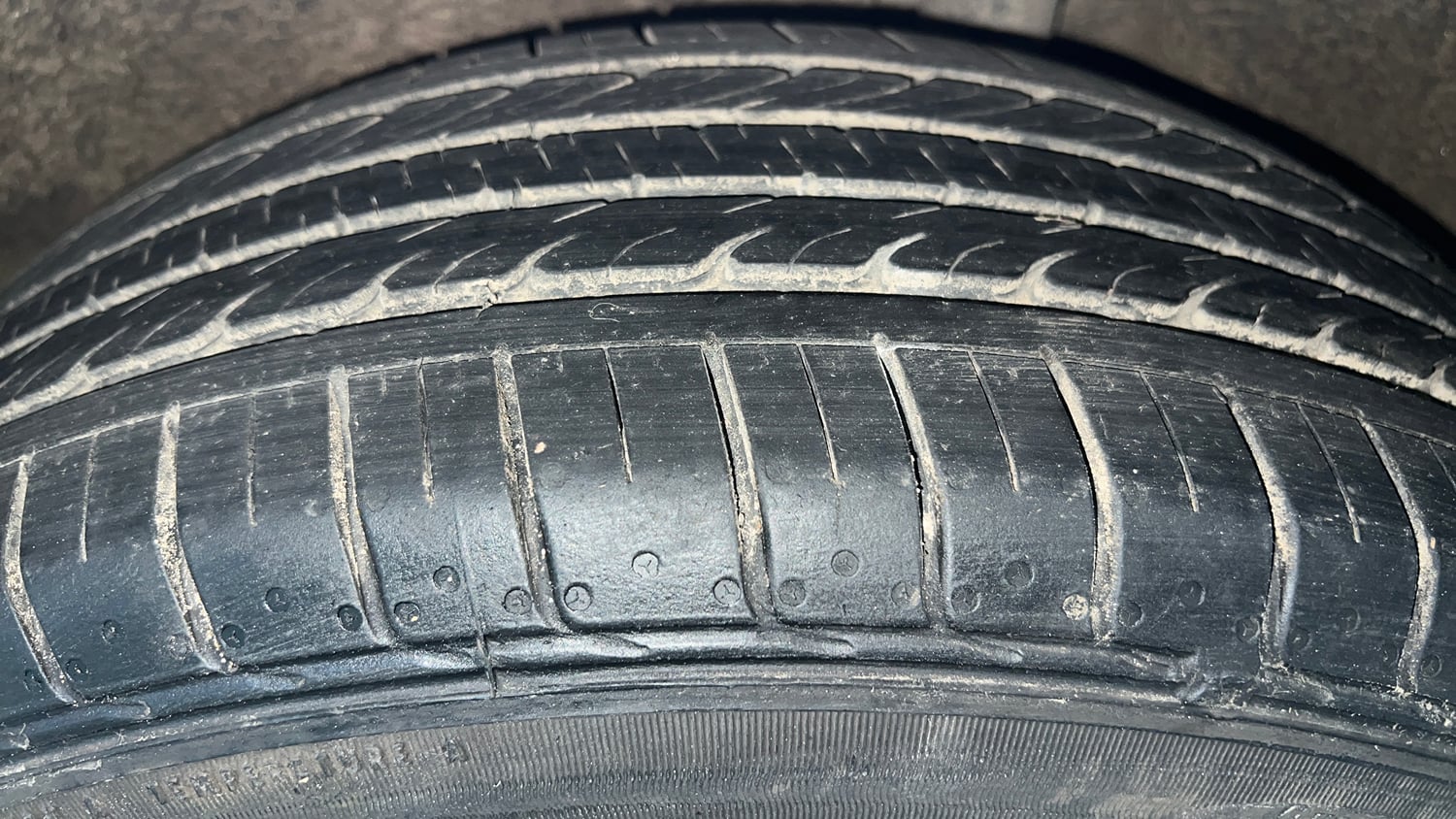 Used 2020 Ford EcoSport Titanium Plus 1.5L Ti-VCT AT Petrol Automatic tyres LEFT REAR TYRE TREAD VIEW