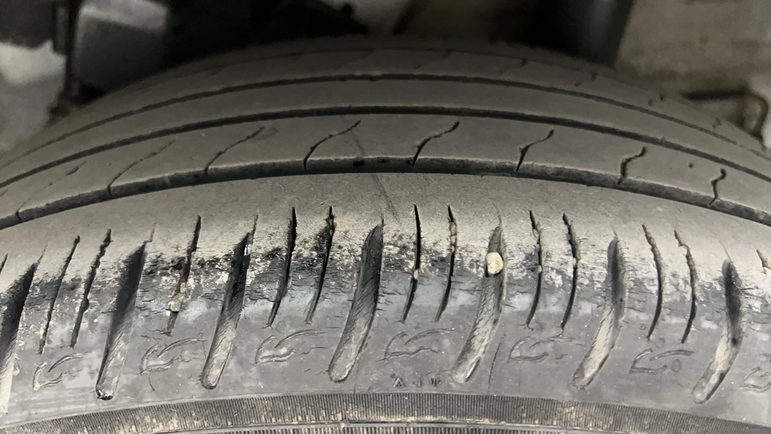 Used 2021 Hyundai Venue SX Plus 1.0 Turbo DCT Petrol Automatic tyres LEFT REAR TYRE TREAD VIEW