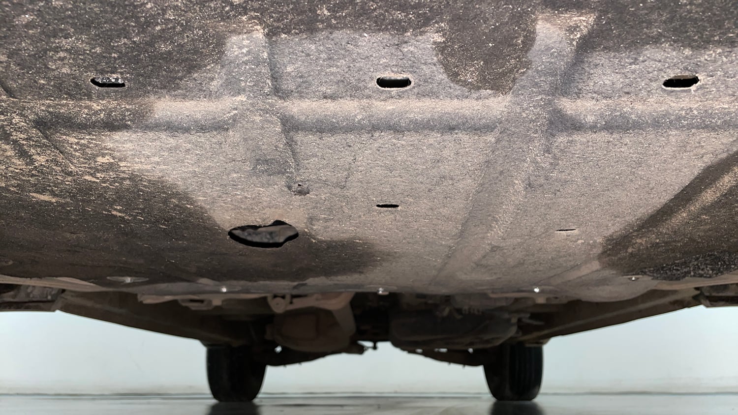 Used 2022 Mahindra XUV700 AX 3 Petrol MT 5 STR Petrol Manual extra FRONT LEFT UNDERBODY VIEW