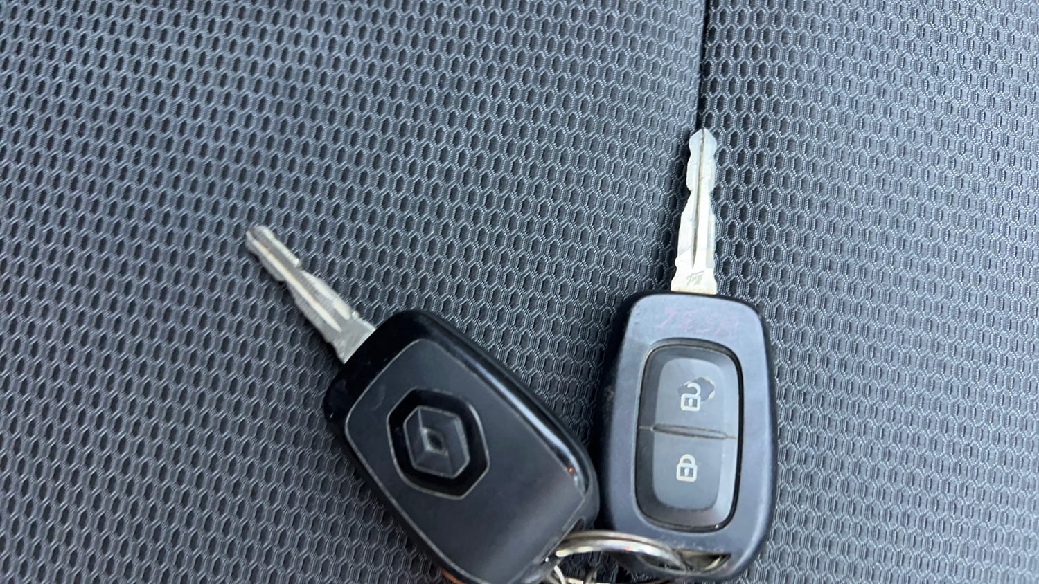 Used 2021 Renault Triber RXT Petrol Manual extra CAR KEY VIEW