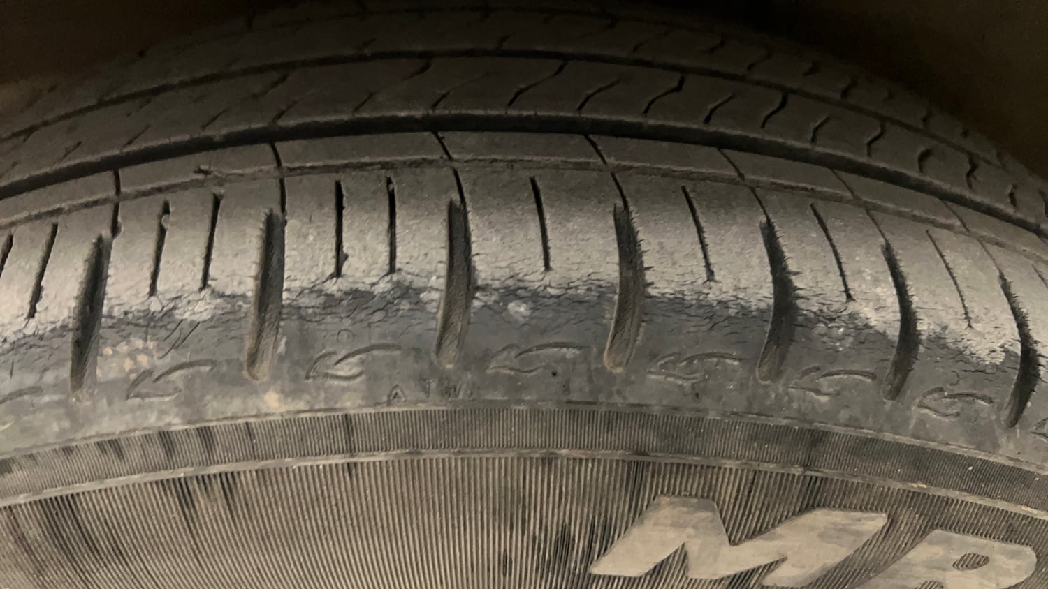 Used 2023 Hyundai Aura SX 1.2 CNG Cng Manual tyres RIGHT REAR TYRE TREAD VIEW