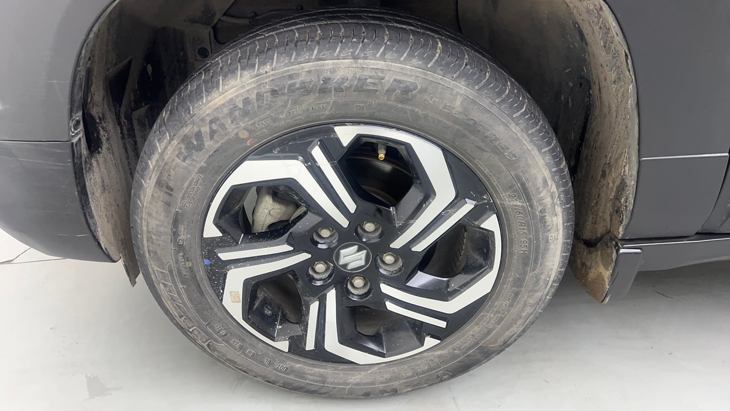 Used 2023 Maruti Suzuki Brezza ZXi Plus AT Petrol Automatic tyres LEFT FRONT TYRE RIM VIEW